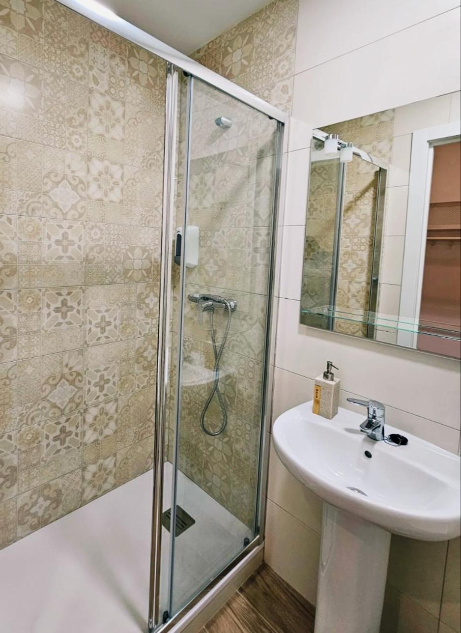 Hostal Andrea Granvia Madrid Buitenkant foto